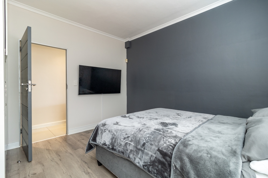 To Let 2 Bedroom Property for Rent in Vredehoek Western Cape